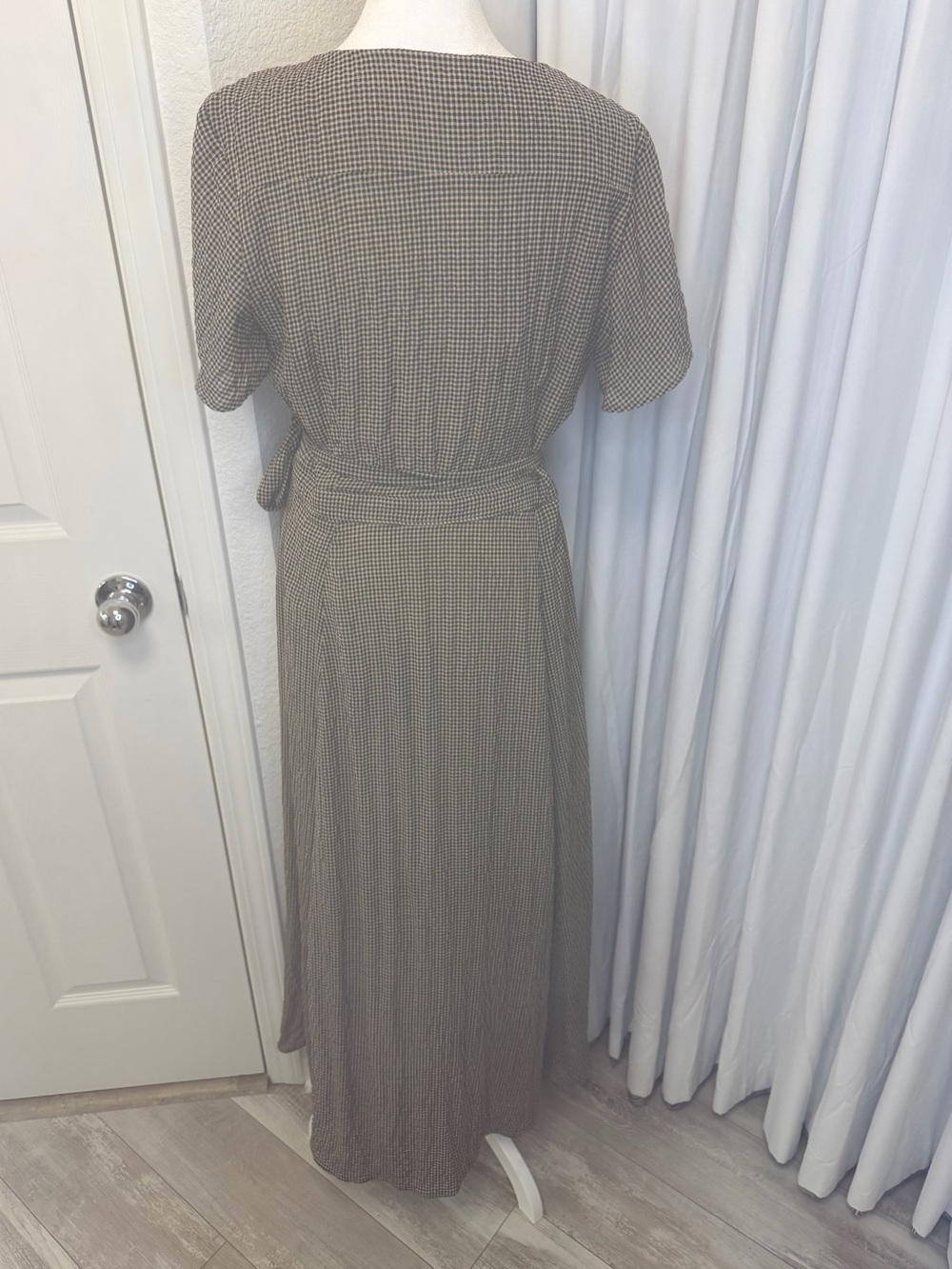 NWT Mod Ref Blaire Gingham Wrap Dress Brown Cream Large - Picture 3 of 8